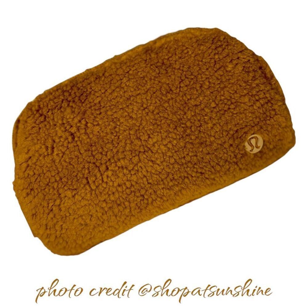 π€βLULULEMON FLLECE Everywhere Belt Bag in Burnt Caramel | 1 Liter NWT - Picture 2 of 9